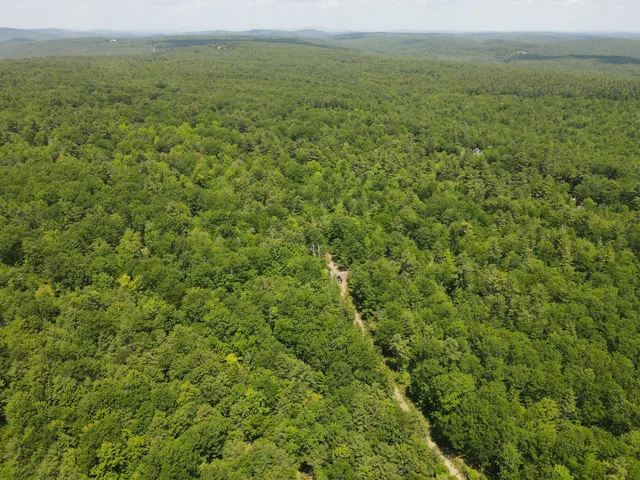 $1,600,000 | 2 Gore Road, Raymond, ME 04071