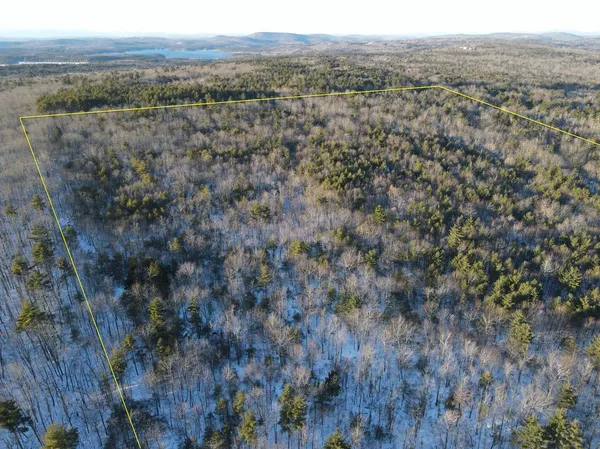 $1,600,000 | 2 Gore Road, Raymond, ME 04071