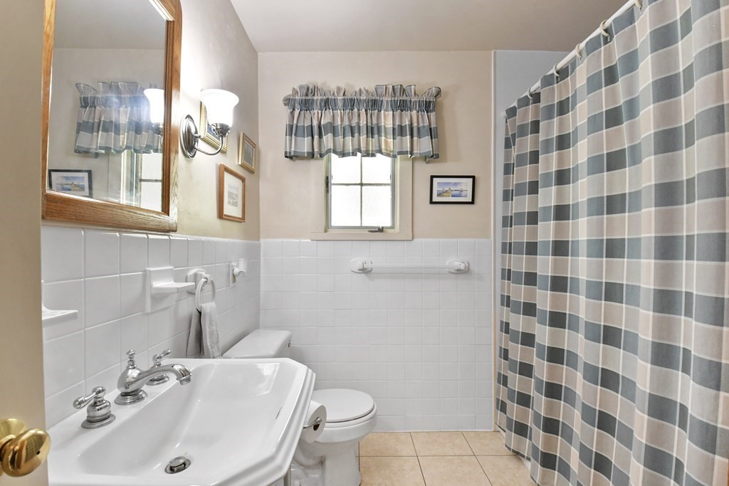 17 Gates Road Shrewsbury, MA 01545 - Photo 16 of 42 Gallery Image 16