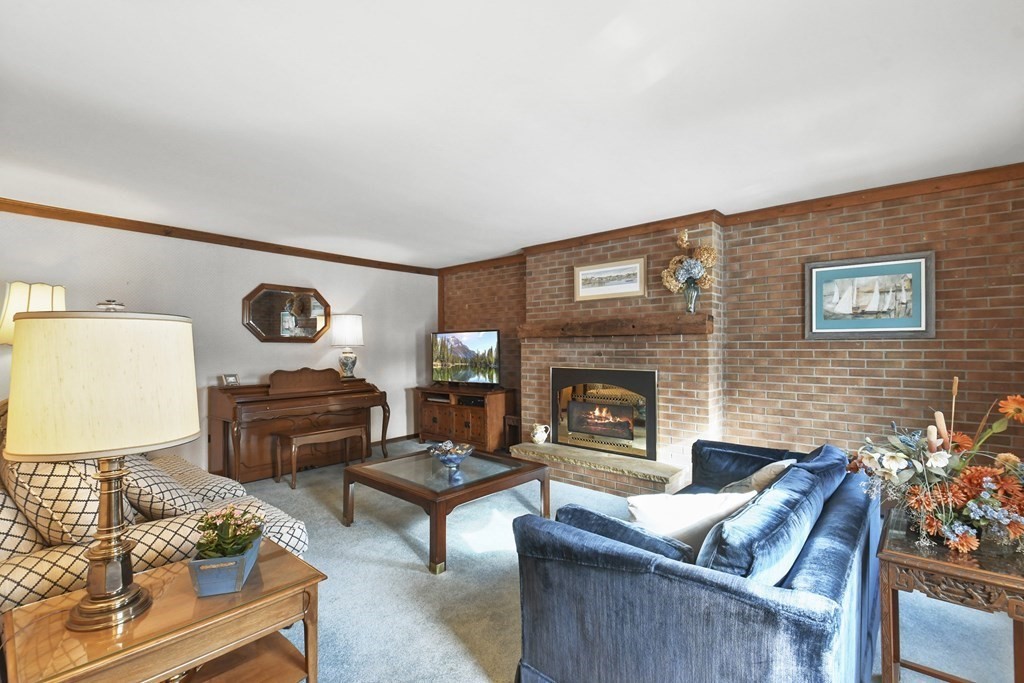 17 Gates Road Shrewsbury, MA 01545 - Photo 4 of 42 Gallery Image 4