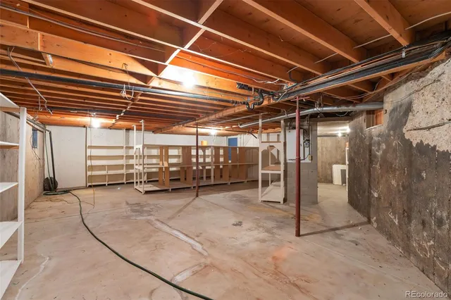 a view of back yard of the house