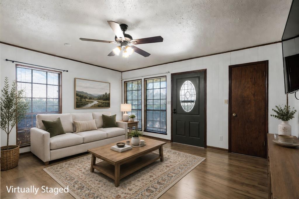 373 Ingred Street Waco, TX 76705 - Photo 3 of 39 a living room with furniture and a window