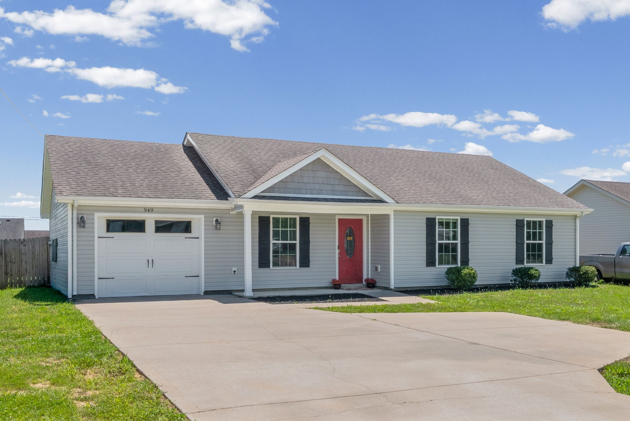 949 Hugh Hunter Road Oak Grove, KY 42262 - Photo 2 of 31