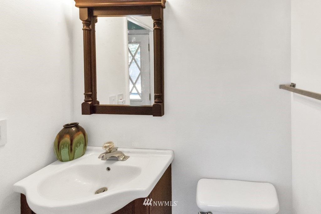 8818 Hipkins Road Southwest Lakewood, WA 98498 - Photo 13 of 24 Gallery Image 13
