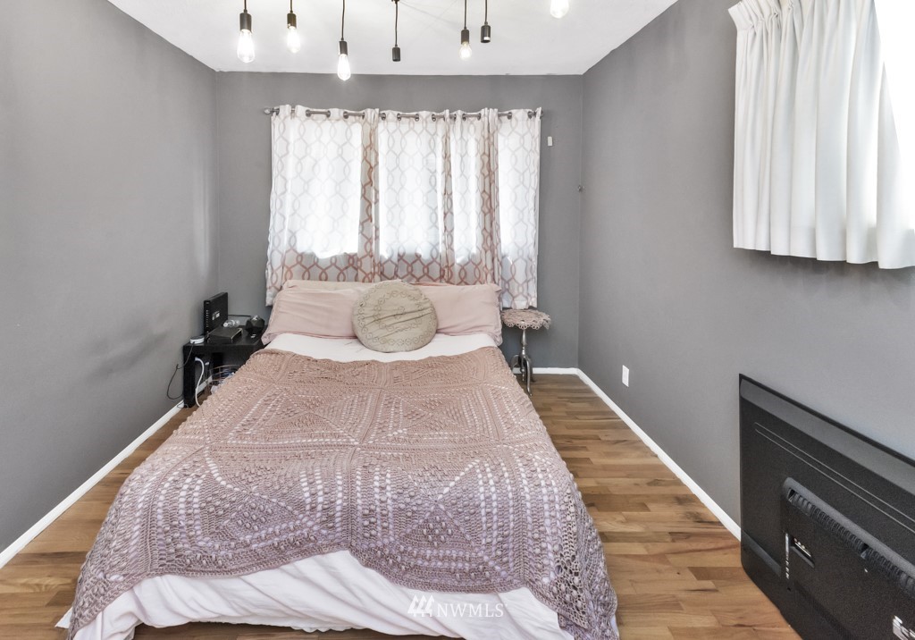 8818 Hipkins Road Southwest Lakewood, WA 98498 - Photo 14 of 24 Gallery Image 14
