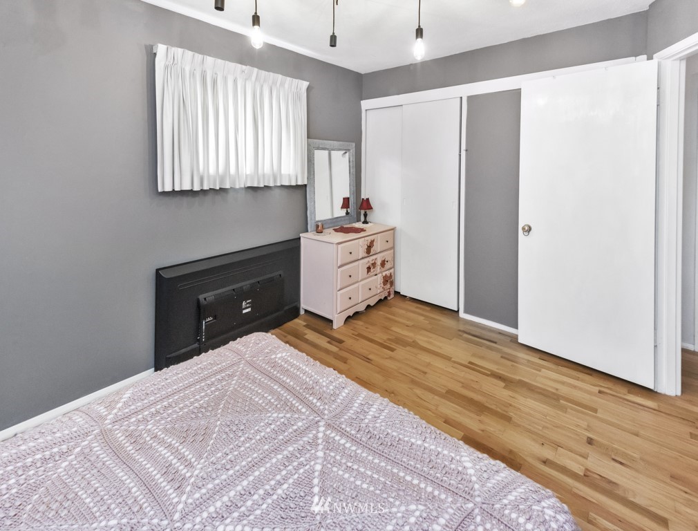 8818 Hipkins Road Southwest Lakewood, WA 98498 - Photo 15 of 24 Gallery Image 15
