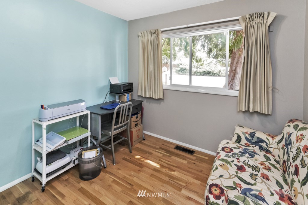 8818 Hipkins Road Southwest Lakewood, WA 98498 - Photo 21 of 24 Gallery Image 21