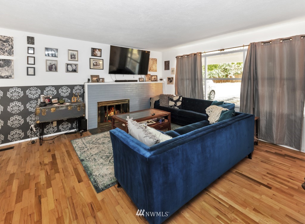 8818 Hipkins Road Southwest Lakewood, WA 98498 - Photo 5 of 24 Gallery Image 5