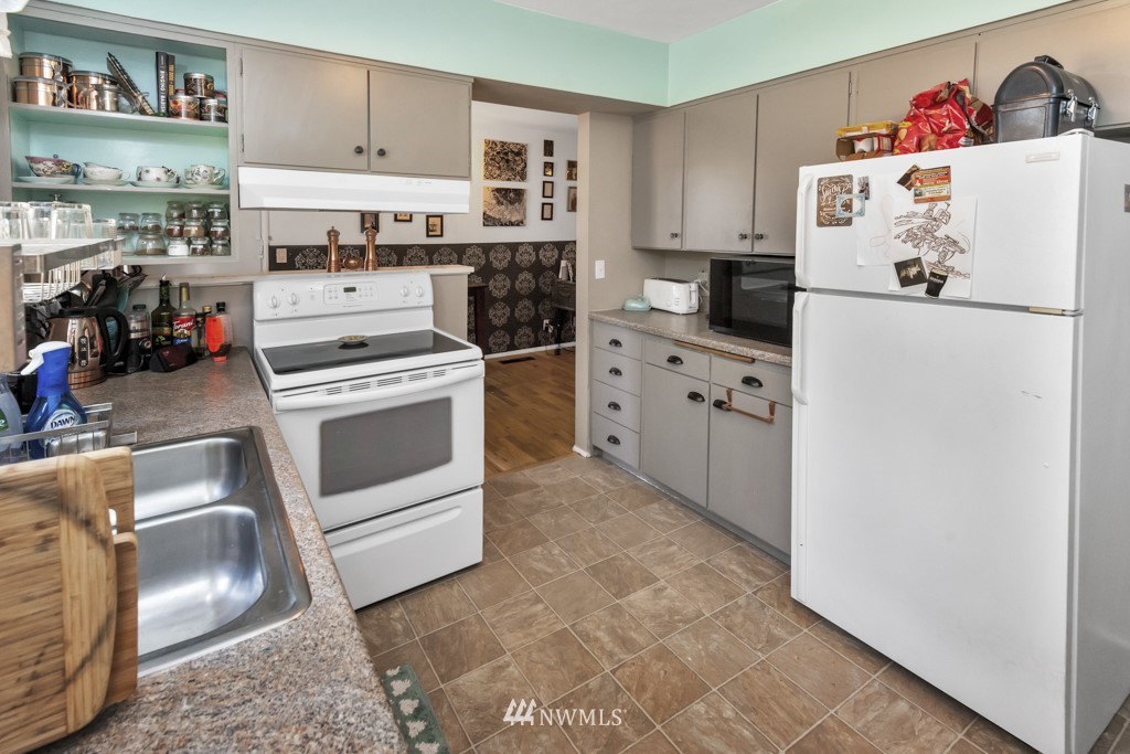 8818 Hipkins Road Southwest Lakewood, WA 98498 - Photo 9 of 24 Gallery Image 9