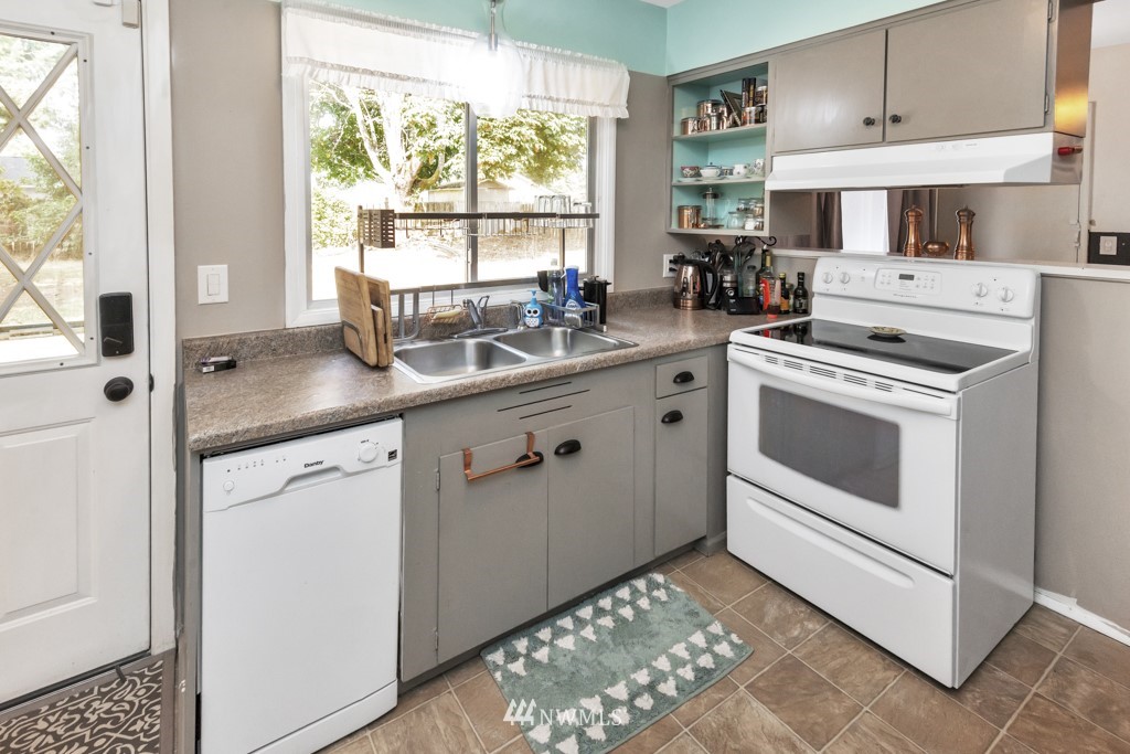 8818 Hipkins Road Southwest Lakewood, WA 98498 - Photo 10 of 24 Gallery Image 10