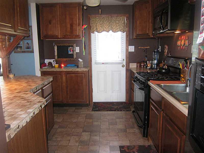 351 Siebert Road Pittsburgh, PA 15237 - Photo 14 of 25 Kitchen.