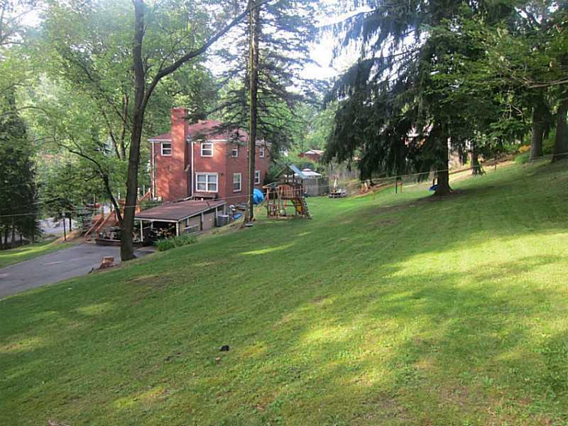 351 Siebert Road Pittsburgh, PA 15237 - Photo 3 of 25 Yard/Garden. Large shaded lot
