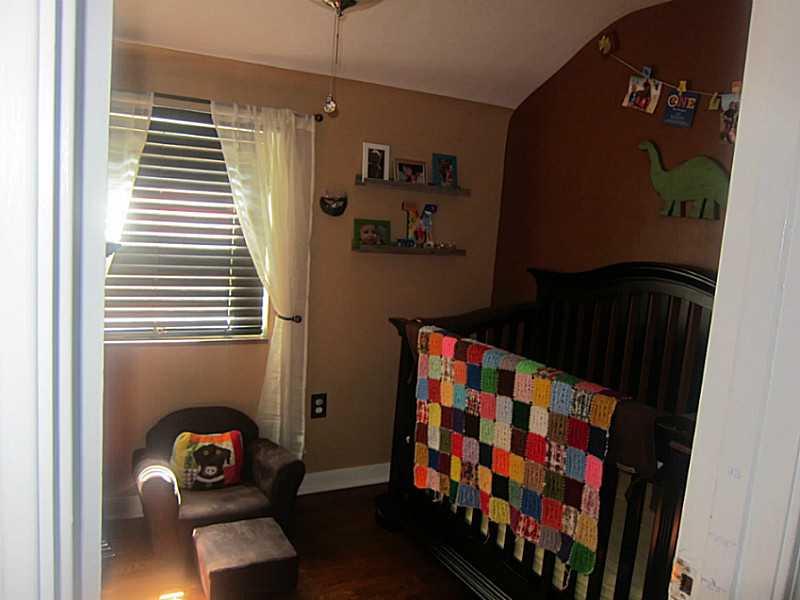 351 Siebert Road Pittsburgh, PA 15237 - Photo 22 of 25 Bedroom.
