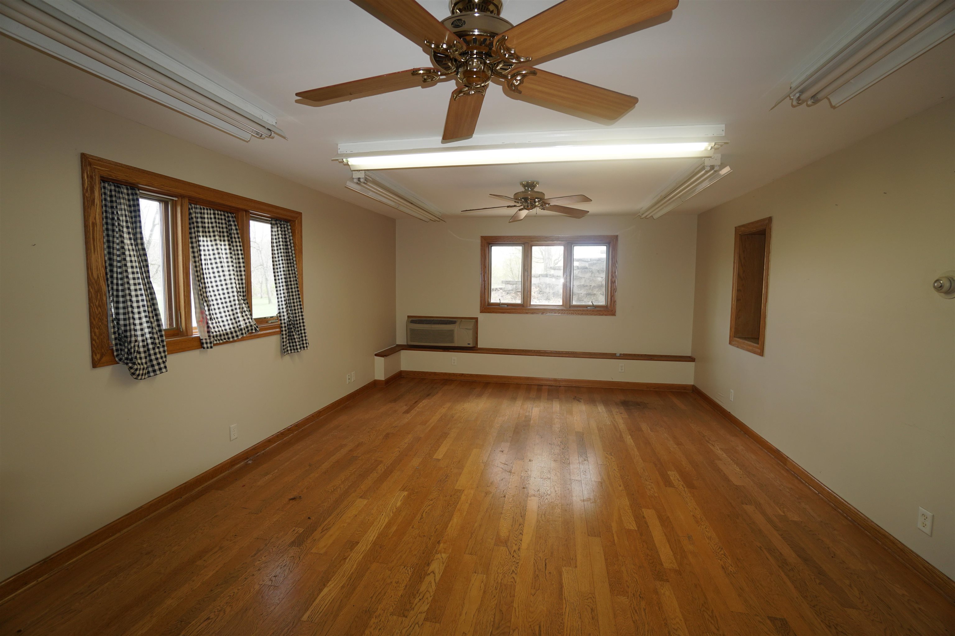 1473 North Heine Road Freeport, IL 61032 - Photo 27 of 49