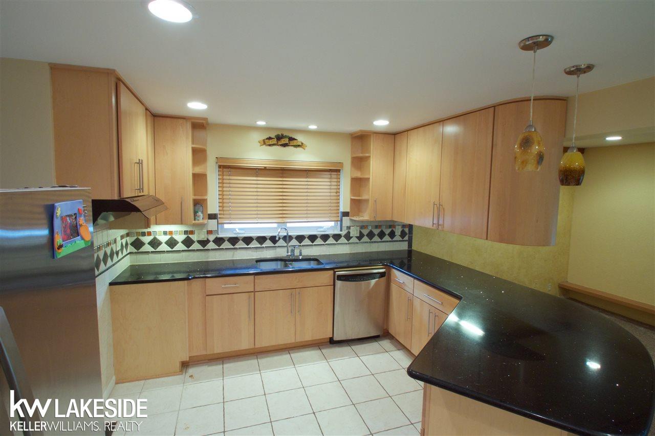 3904 Rolf Drive Warren, MI 48092 - Photo 26 of 44 31357551-25.JPG