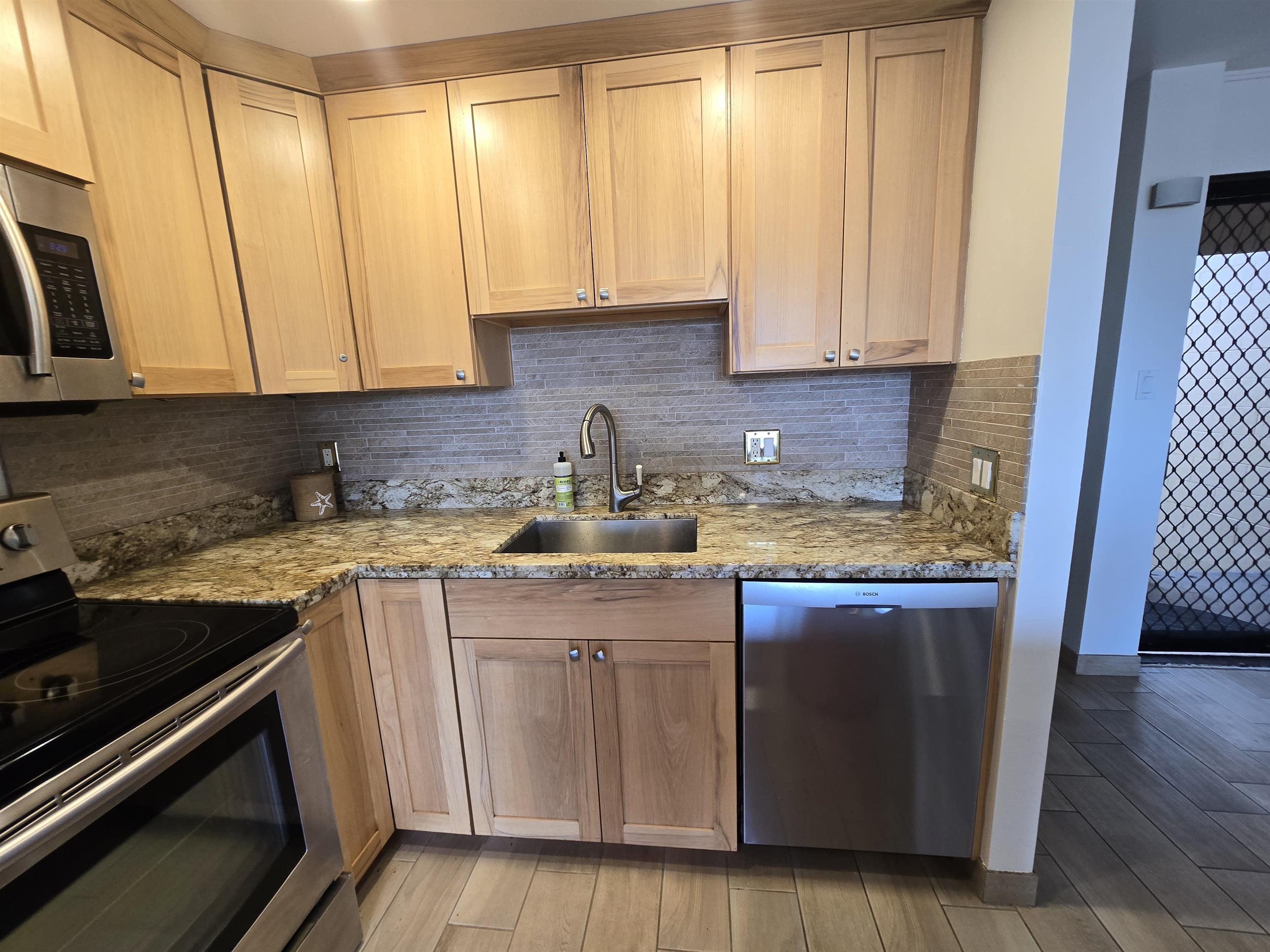 120 Hui Rd F Road, Unit J13 Lahaina, HI 96761 - Photo 8 of 12 Kitchen