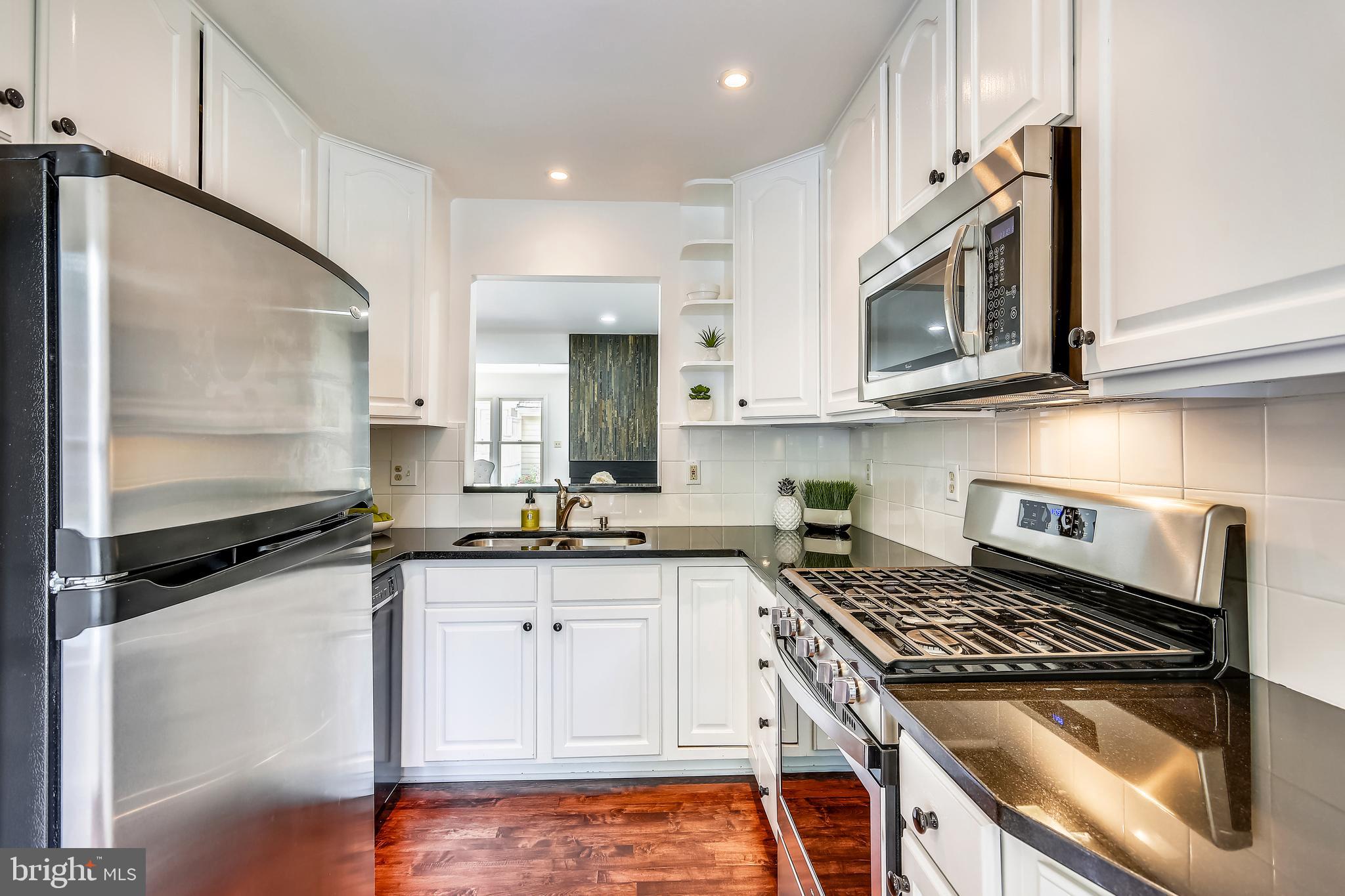 434 Little Quarry Road Gaithersburg, MD 20878 - Photo 2 of 40 Updated kitchen