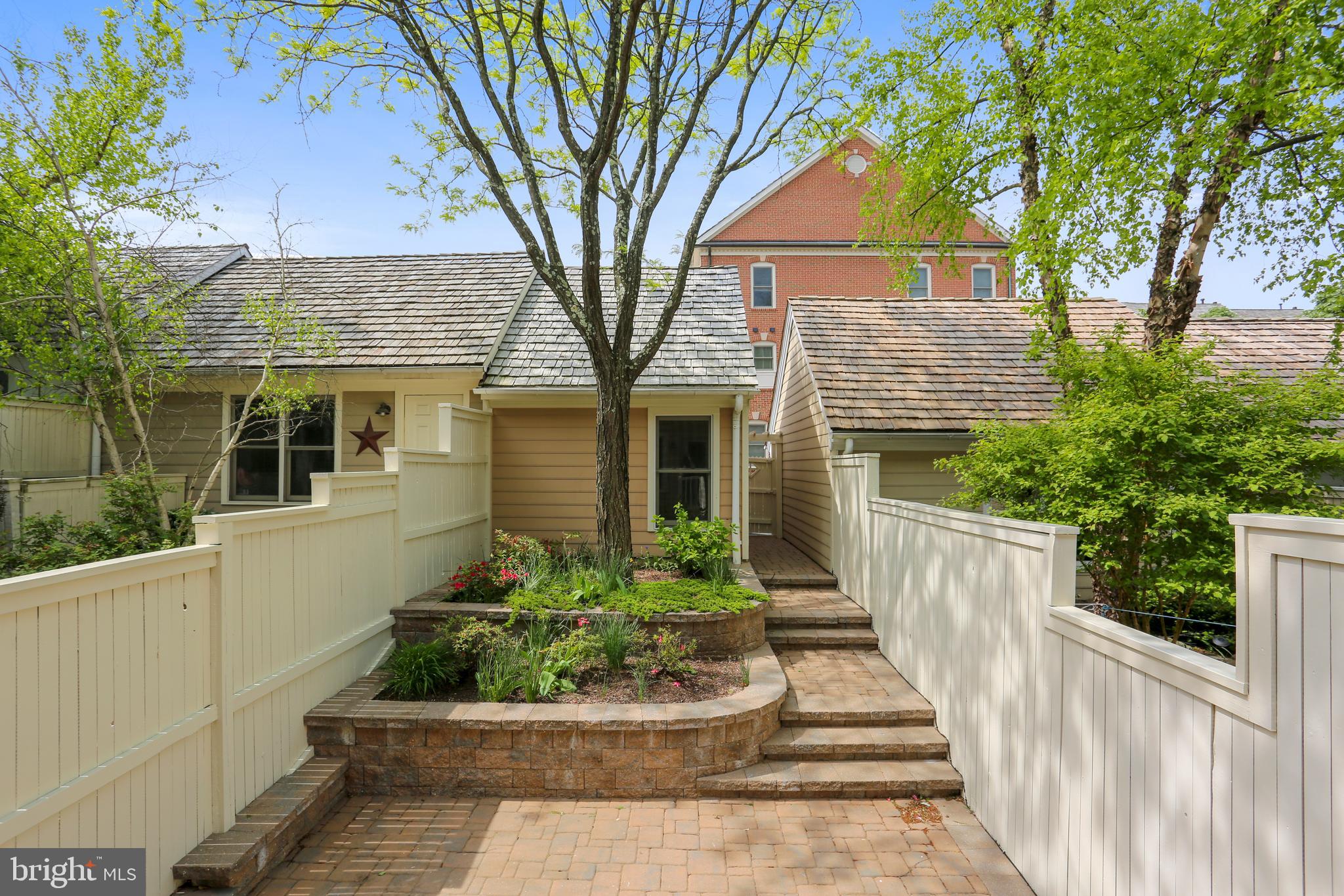 434 Little Quarry Road Gaithersburg, MD 20878 - Photo 37 of 40 Patio with terrace garden