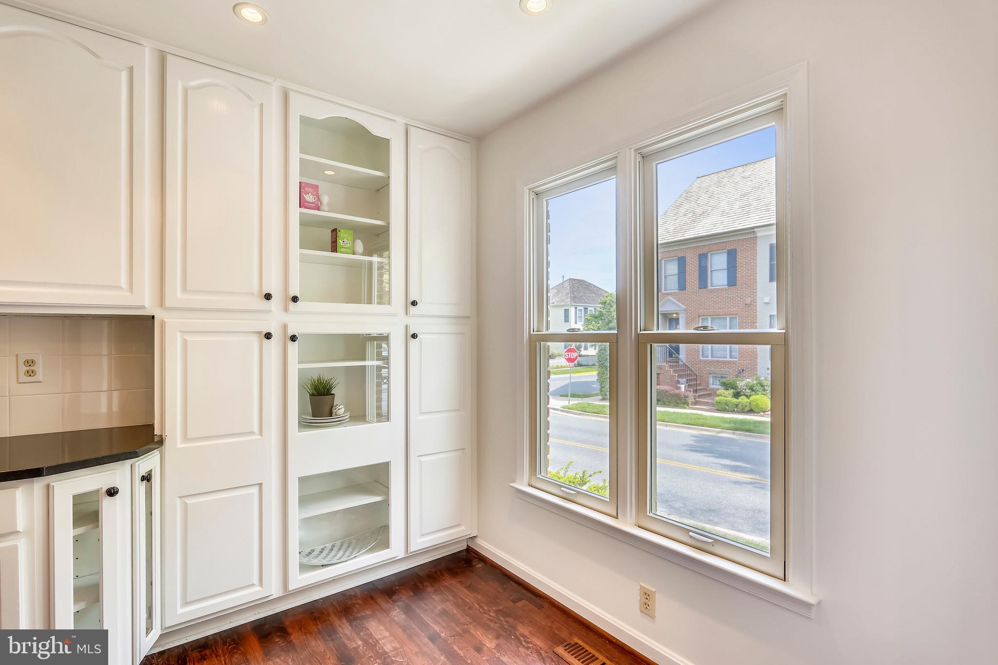 434 Little Quarry Road Gaithersburg, MD 20878 - Photo 5 of 40 Kitchen with space for cafe table
