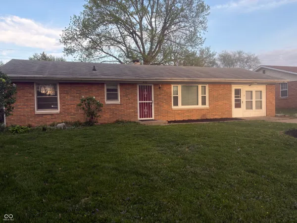 $219,500 | 711 Howard Road, Greenwood, IN 46142