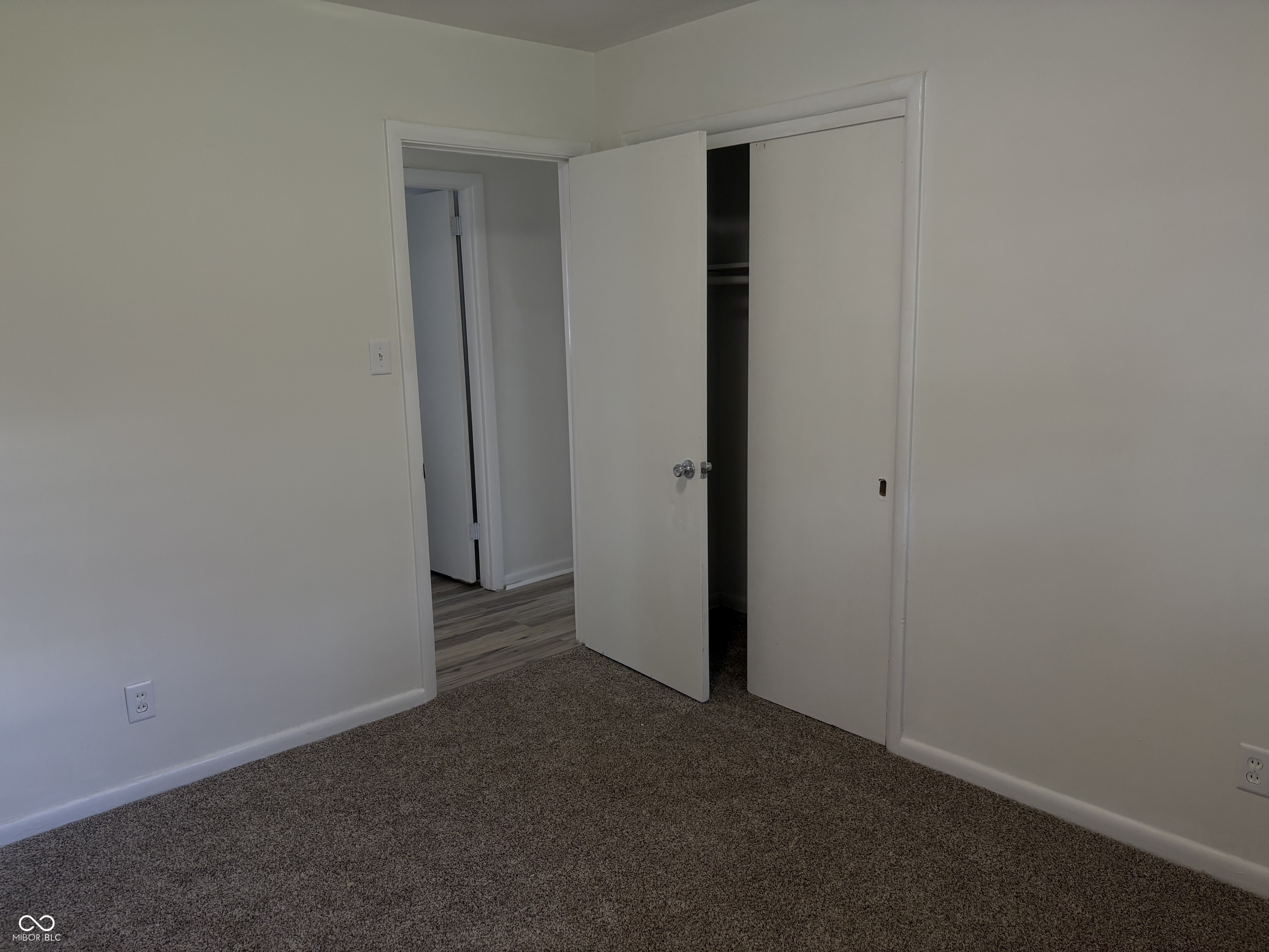 711 Howard Road Greenwood, IN 46142 - Photo 13 of 21