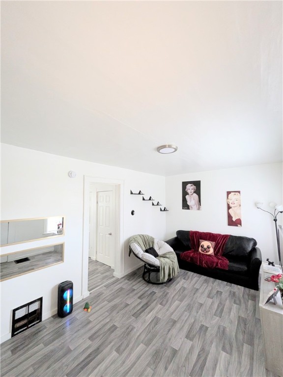 94 Peck Street Rochester, NY 14609 - Photo 21 of 27 Living room