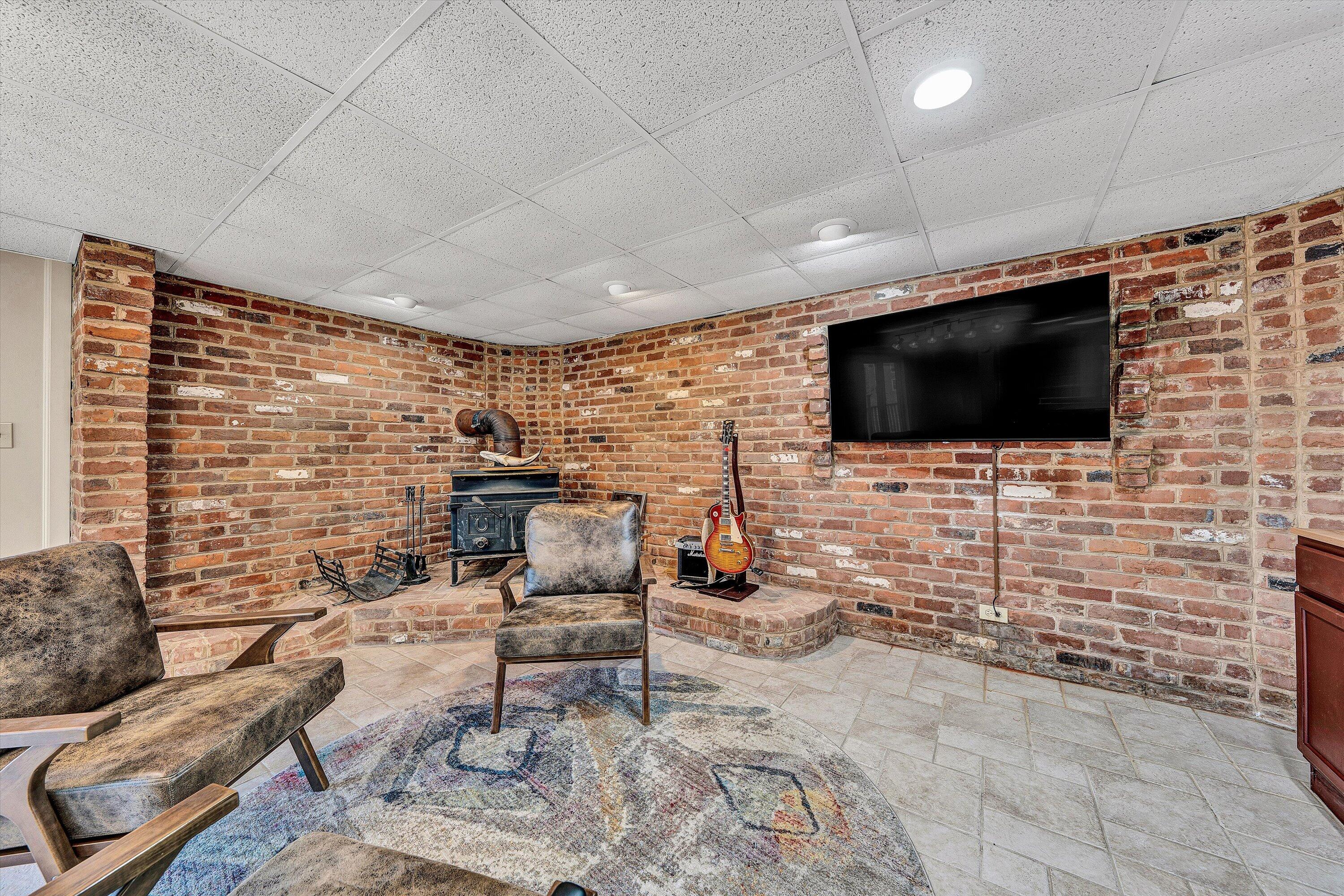 5157 Remington Road Roanoke, VA 24018 - Photo 40 of 63 a living room with furniture and a flat screen tv