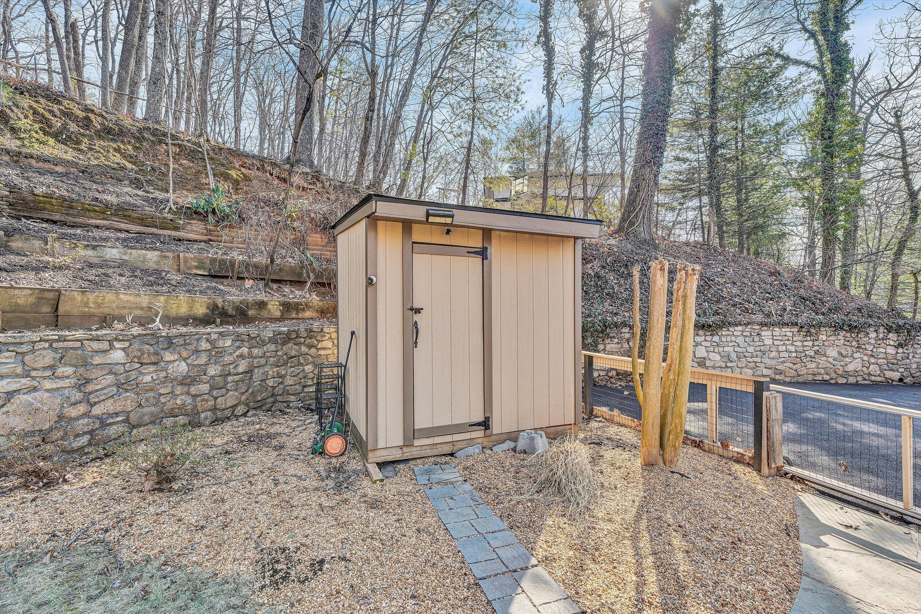 5157 Remington Road Roanoke, VA 24018 - Photo 51 of 63 a view of outdoor space and yard