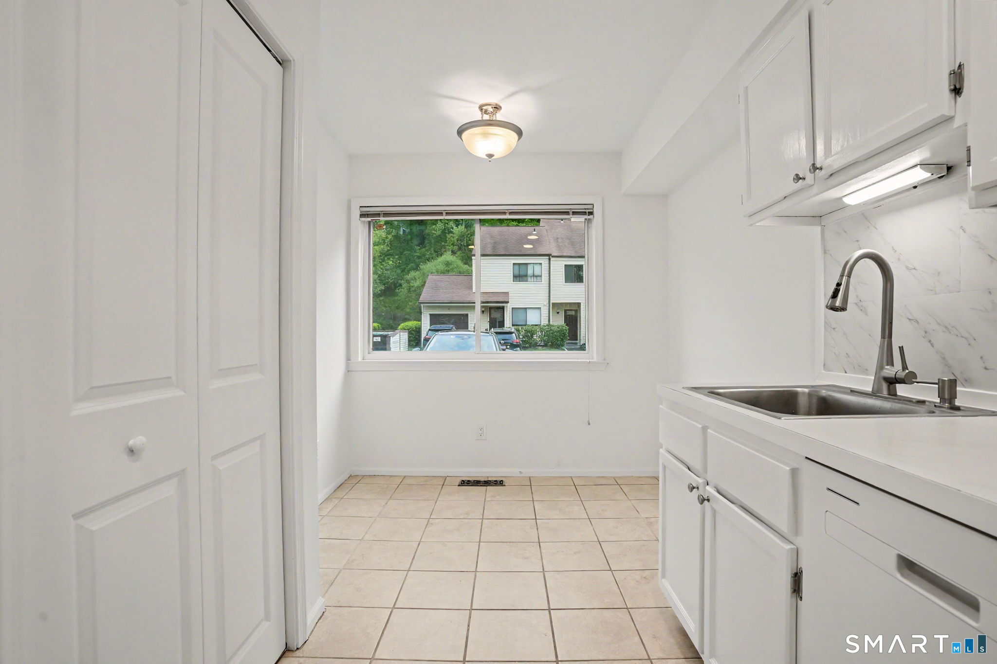 49 Deer Run, Unit 49 Bethel, CT 06801 - Photo 4 of 11