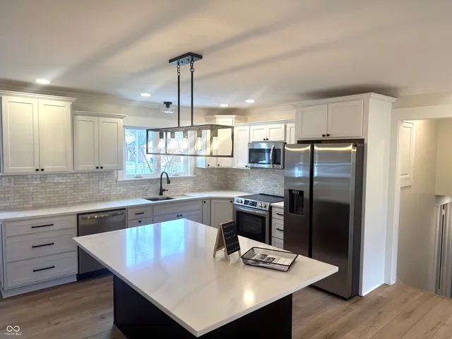 $819,900 | 3850 Glenview Drive, Indianapolis, IN 46240