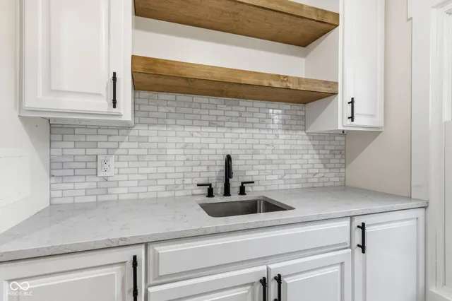 $819,900 | 3850 Glenview Drive, Indianapolis, IN 46240