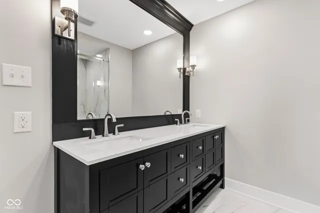 $819,900 | 3850 Glenview Drive, Indianapolis, IN 46240