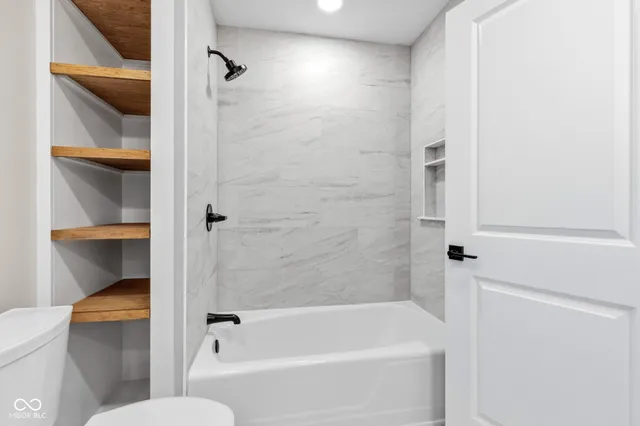 $819,900 | 3850 Glenview Drive, Indianapolis, IN 46240