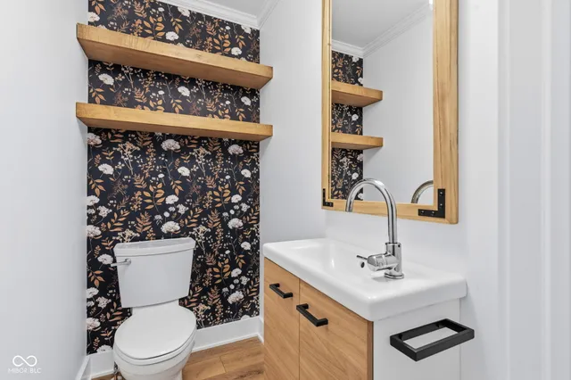 $819,900 | 3850 Glenview Drive, Indianapolis, IN 46240