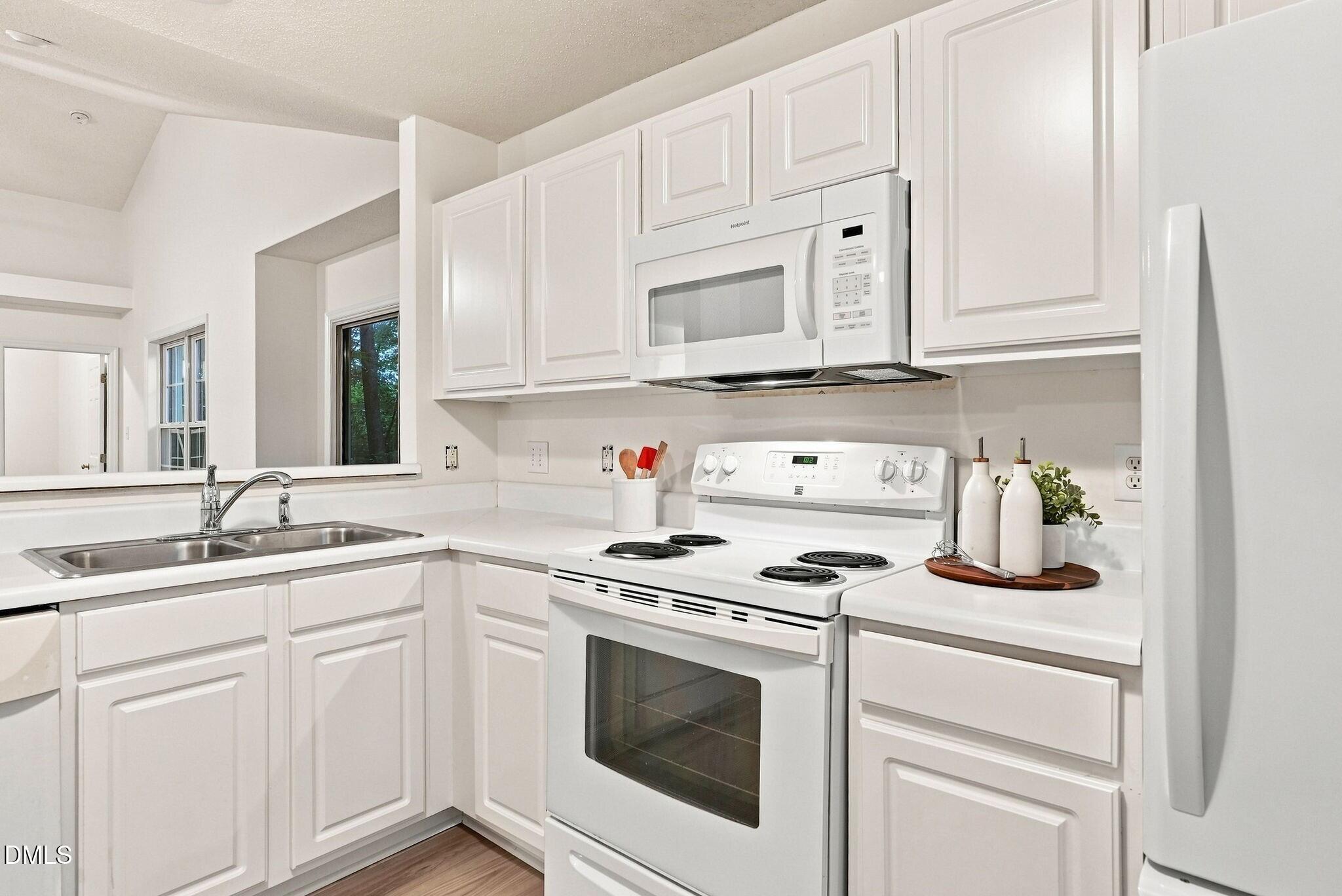 331 Rosehaven Drive Raleigh, NC 27609 - Photo 12 of 41 012_331 Rosehaven Drive17