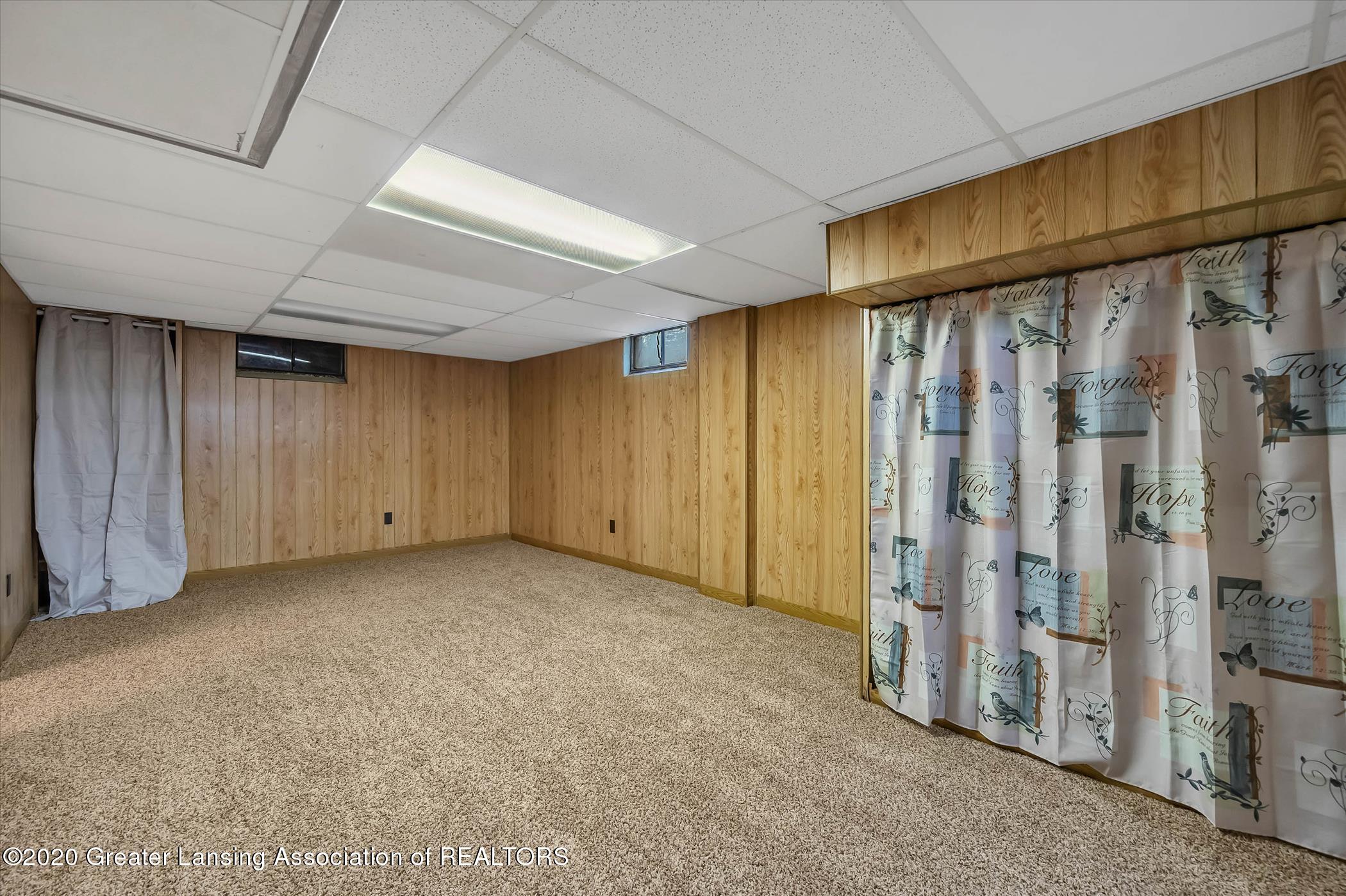 2173 Iroquois Road Okemos, MI 48864 - Photo 30 of 41 2173 Iroquois Rd-WindowStill-Rea (32)