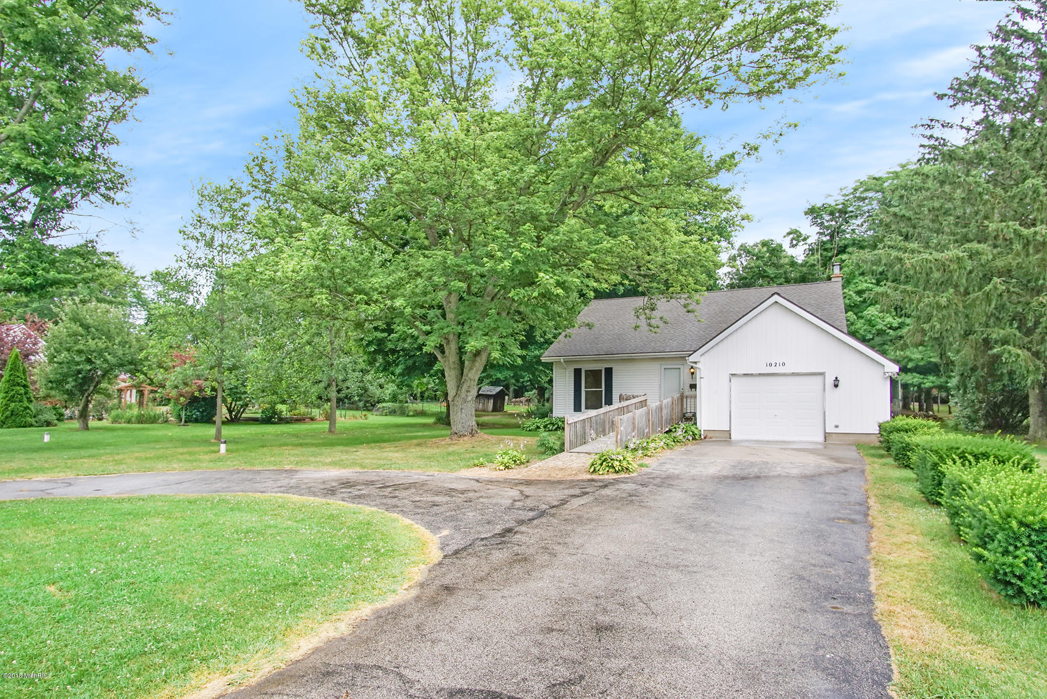 10210 Range Line Road Berrien Springs, MI 49103 - Photo 2 of 36 DSC00123