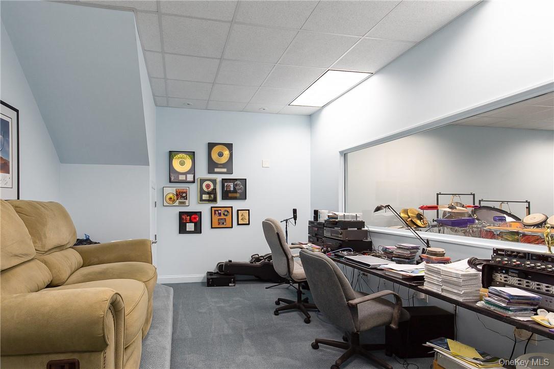 126 Old Hopewell Road Wappingers Falls, NY 12590 - Photo 14 of 34 a living room with furniture