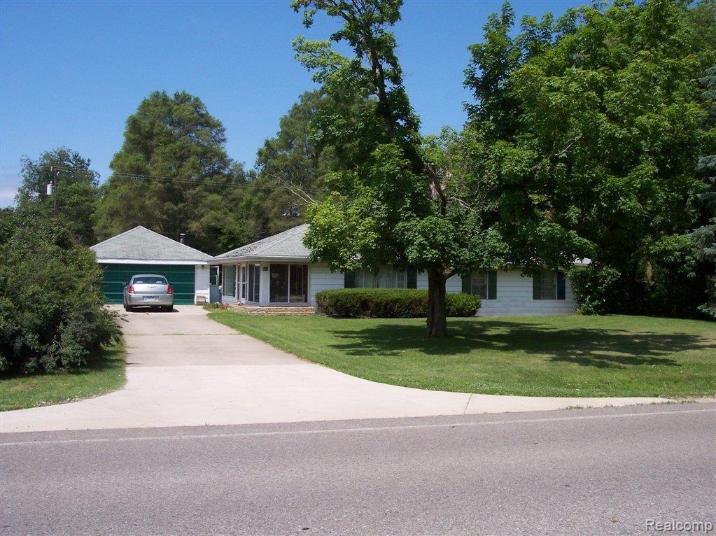 565 North Wilder Road Lapeer, MI 48446 - Photo 1 of 15 100_2360.JPG