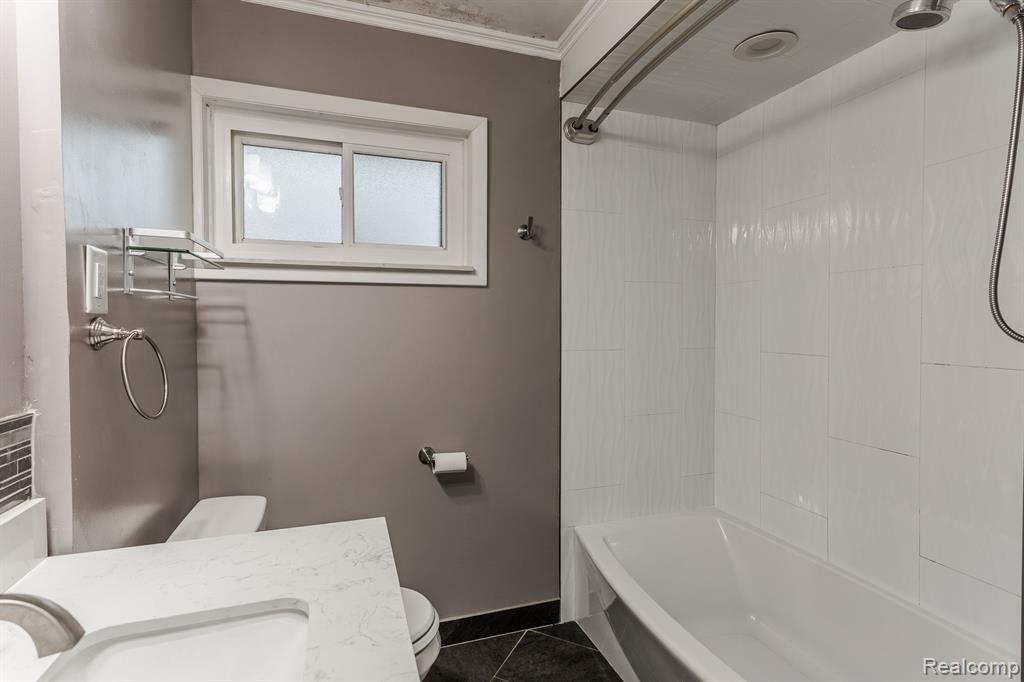 28430 Bayberry Road Farmington Hills, MI 48331 - Photo 10 of 21 Gallery Image 10