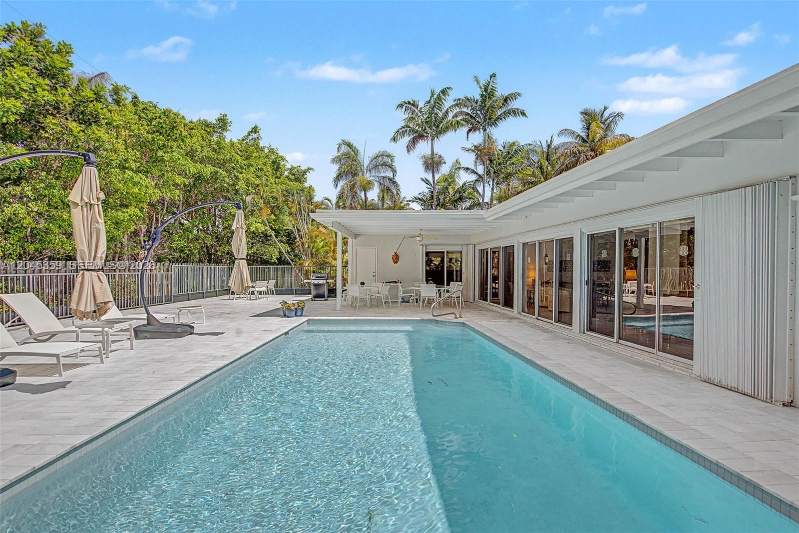 340 Atlantic Road Key Biscayne, FL 33149 - Photo 4 of 49