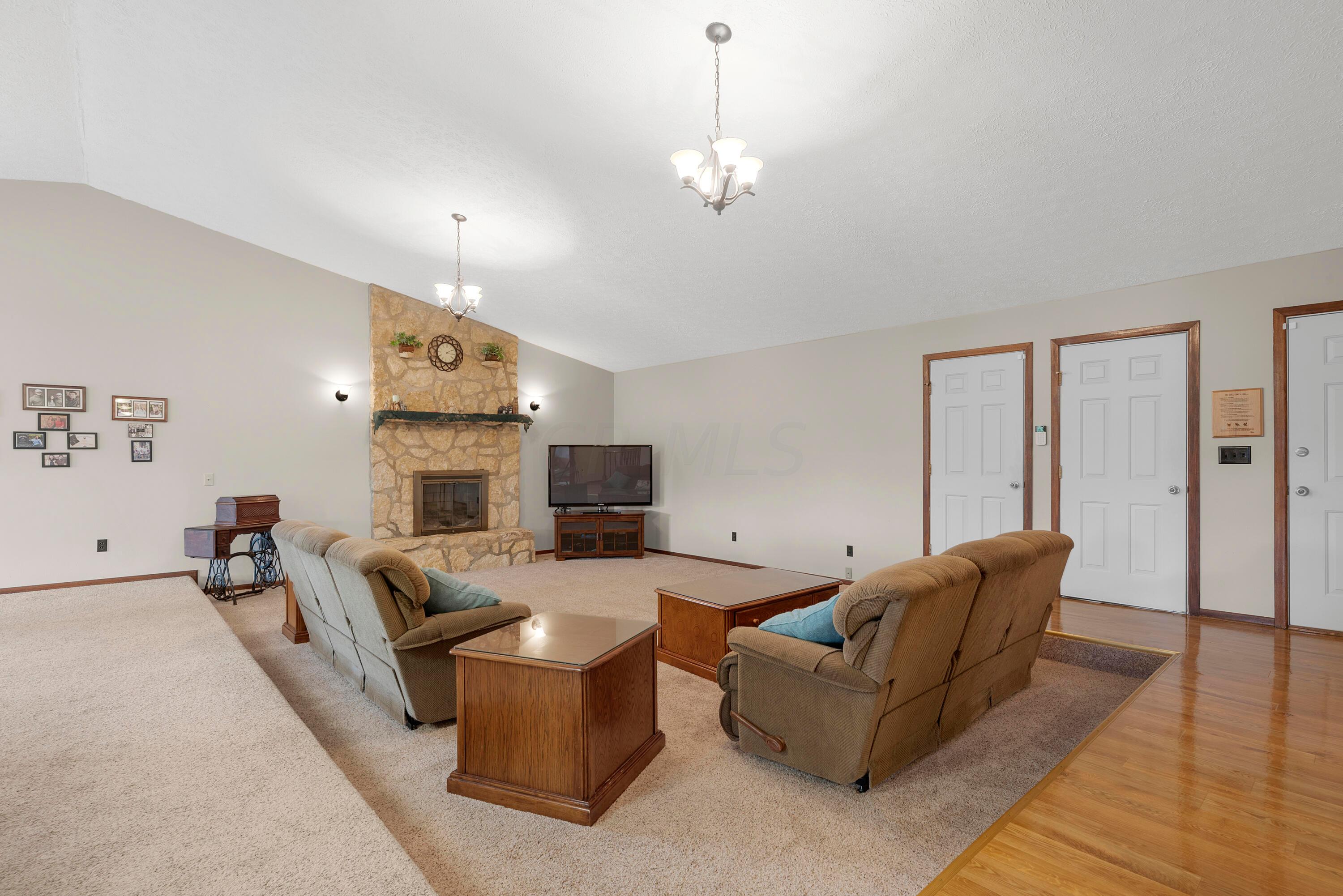 1501 Zuber Road Grove City, OH 43123 - Photo 11 of 51 MAR_5802