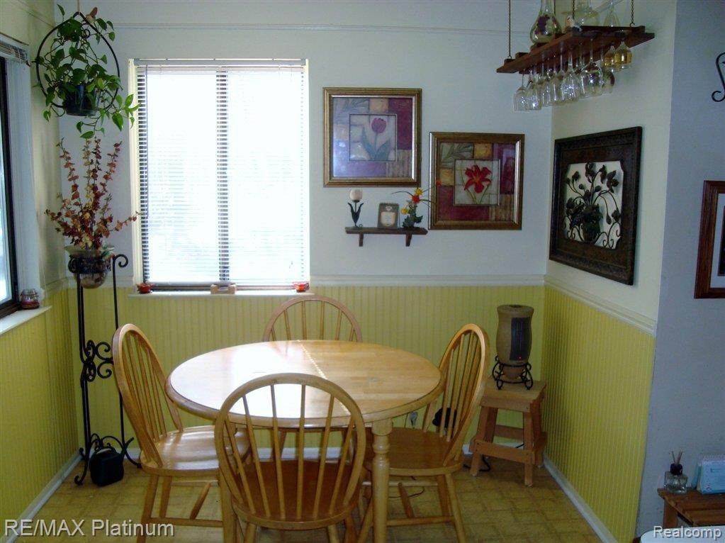 5916 Crandall Road Howell, MI 48855 - Photo 5 of 10 Dining Area