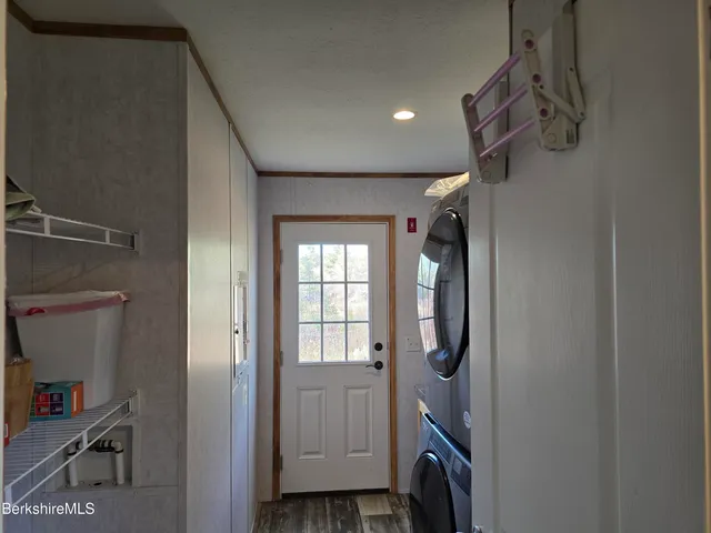 a view of walk in closet