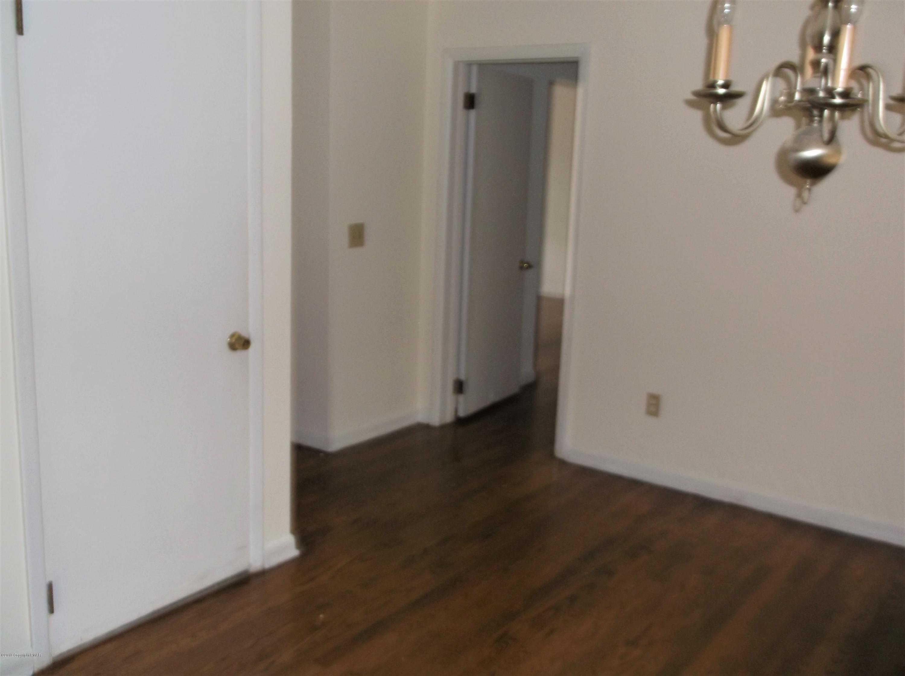 5266 Glenbrook Road Stroudsburg, PA 18360 - Photo 5 of 9 Dining Area