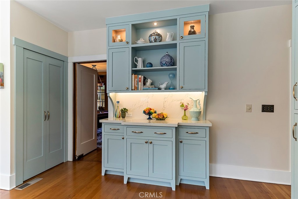 3216 2nd Street Long Beach, CA 90803 - Photo 24 of 62 Unique eye for historic style