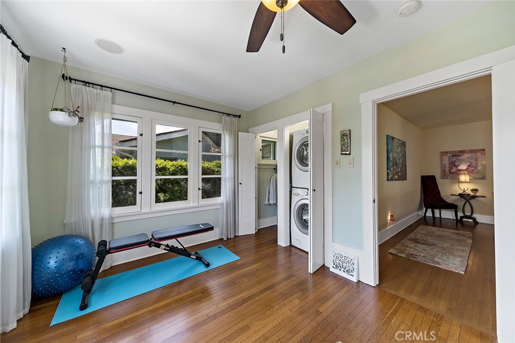 3216 2nd Street Long Beach, CA 90803 - Photo 28 of 62 a view of livingroom with furniture and windows