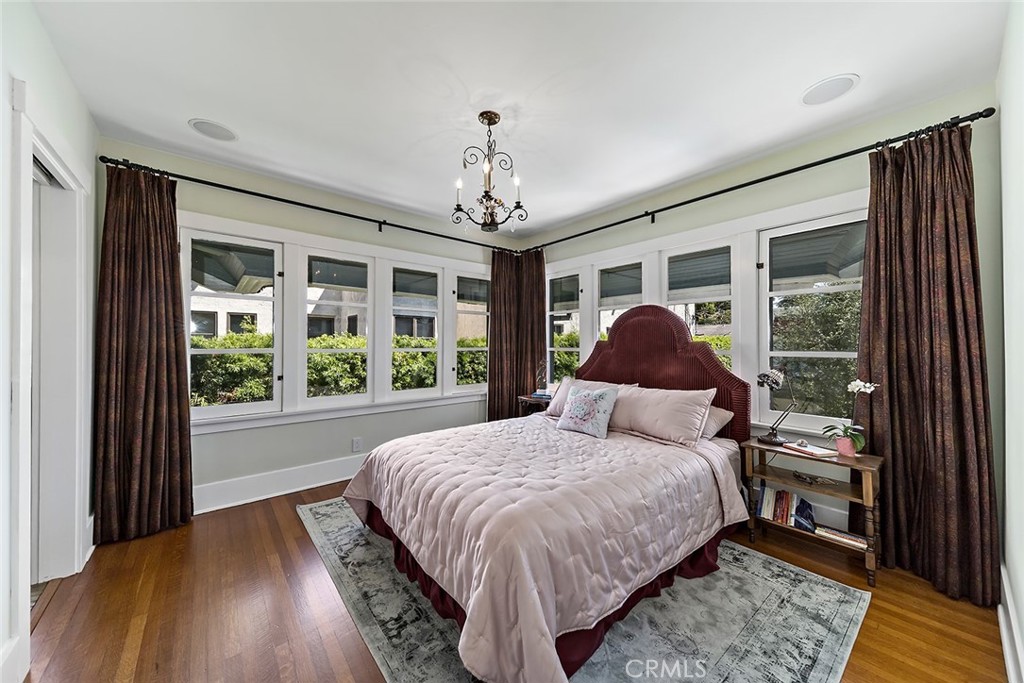 3216 2nd Street Long Beach, CA 90803 - Photo 32 of 62 Spacious 3rd guest bedroom