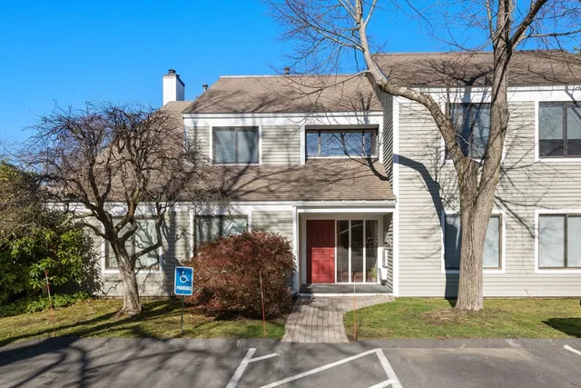 $595,000 | 29 Concord Greene, Unit 3, Concord, MA 01742