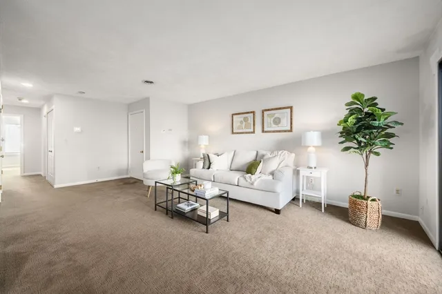 $595,000 | 29 Concord Greene, Unit 3, Concord, MA 01742